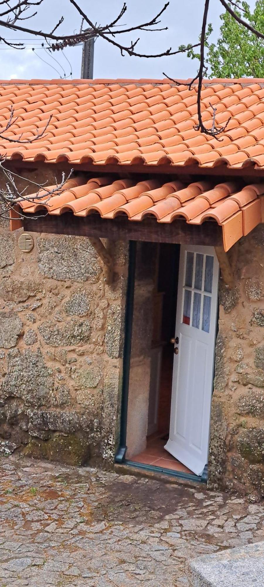 Refugio Dos Cartolas Sao Mamede de Infesta Bagian luar foto