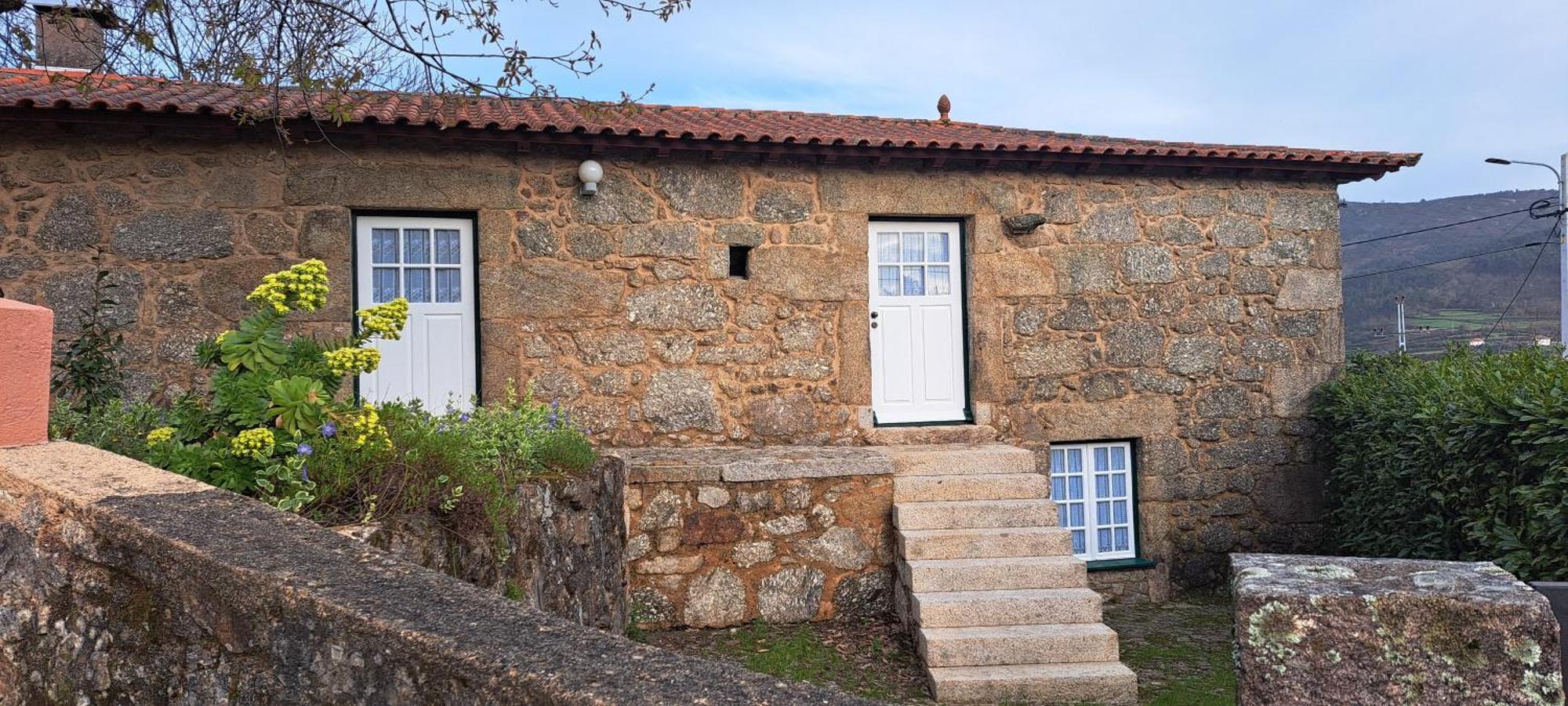 Refugio Dos Cartolas Sao Mamede de Infesta Bagian luar foto
